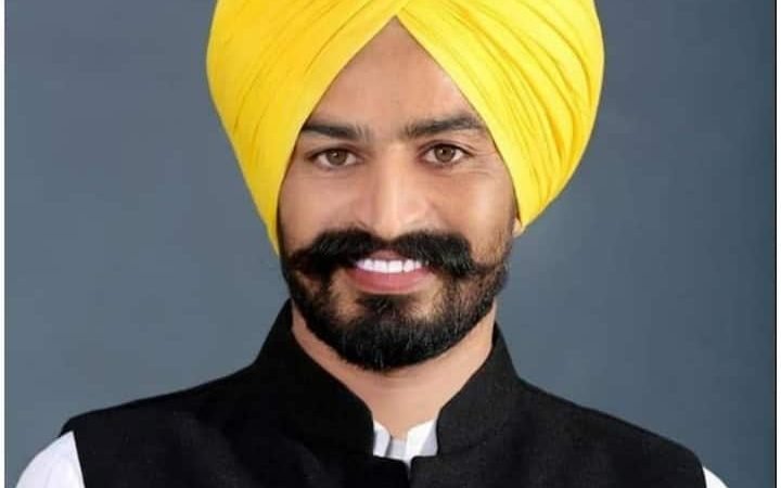 पंजाब में AAP विधायक लाभ सिंह उगाेके के पिता ने किया खुदकुशी का प्रयास, लुधियाना डीएमसी में दाखिल