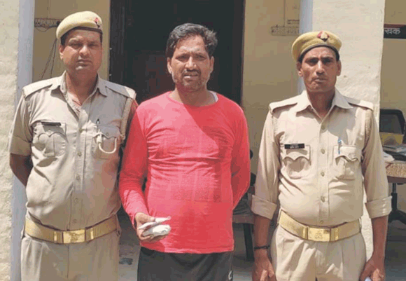 पुलिस के हत्थे चढ़ा नशा तस्कर, चोरी की बाइक व चरस बरामद
