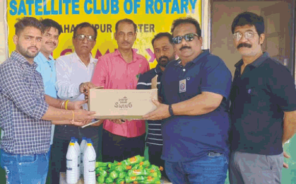 टेलाइट क्लब ने मानव मंदिर में किया फल व जूस का वितरण