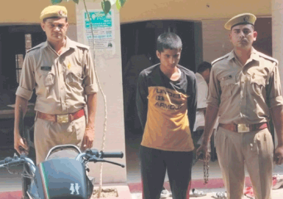 पुलिस बाइक चोरी कर ले जाते दबोचा आरोपी, साथी फरार