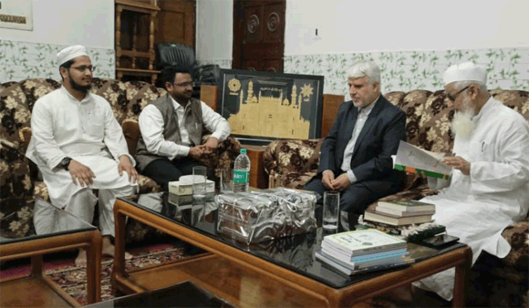 दारुल उलूम पहुंचे ईरान कल्चरल काउंसर, उलमा ने किया स्वागत