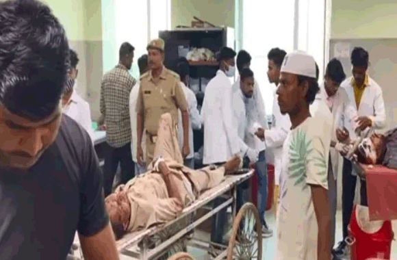 यूपी के लखीमपुर खीरी में बस-ट्रक की टक्कर में कम से कम 8 की मौत, कई घायल