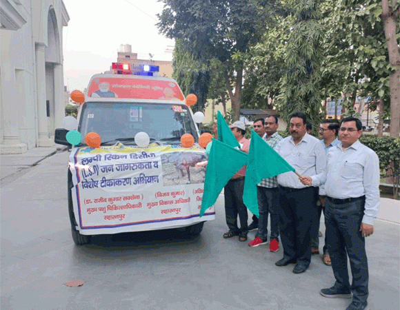 सीडीओ ने 03 मोबाइल वेटेरिनरी यूनिट को हरी झंडी दिखाकर किया रवाना