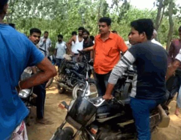 जेसीबी चालक के अपहरण का प्रयास, ग्रामीणों को देख भागे बदमाश