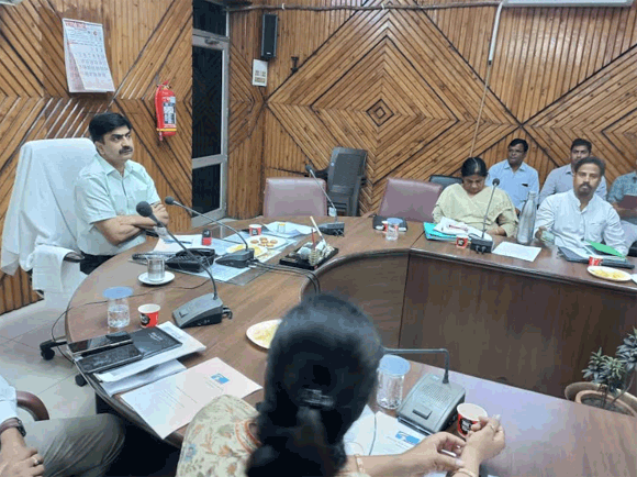 राष्ट्रीय स्वास्थ्य मिशन के अन्तर्गत गठित जिला स्वास्थ्य समिति की हुई समीक्षा बैठक