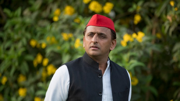 अखिलेश यादव ने विधानसभा में चाचा शिवपाल के लिए मांगी आगे की सीट, लेकिन…