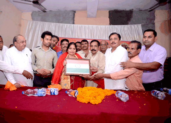 कांवड यात्रा सकुशल सम्पन्न कराने पर अधिकारियों व जिम्मेदार लोगों को किया गया सम्मानित