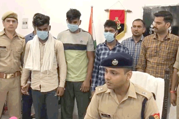 पुलिस ने किया बंधन बैंक के कर्मचारियों से हुई लूट का खुलासा, तीन आरोपी गिरफ्तार