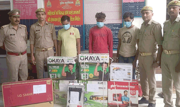 पुलिस ने दबोचे तीन शातिर चोर, बैटरे व पिकअप बरामद