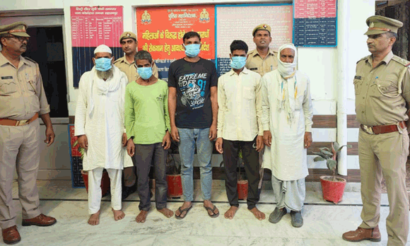 पुलिस ने दबोचे पांच शातिर गौकश, दो साथी फरार