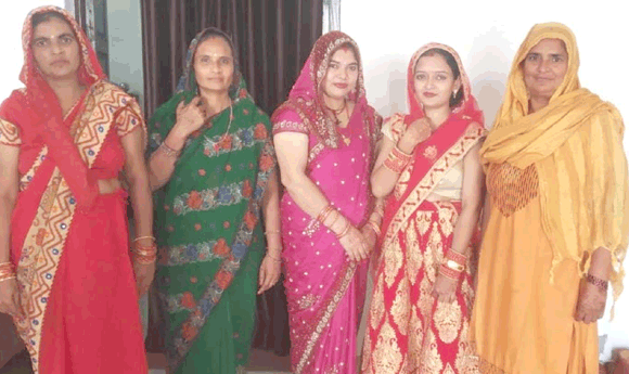 सुहागिन महिलाओं ने मनाया करवाचौथ का पर्व