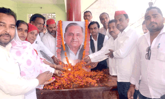 शोकसभा में उठाई मुलायम सिंह यादव को भारत रत्न से सम्मानित किए जाने की मांग