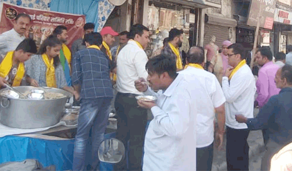 अनुकरणीय हैं साईं बाबा के आदशर्: बब्बर