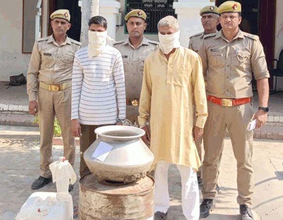 अवैध शराब की कसीदगी करते दबोचे दो आरोपी
