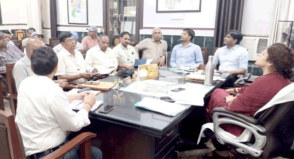 सभी वार्डो में एंटीलार्वा-चूना छिड़काव और फॉगिंग अभियान चलाएं: नगरायुक्त