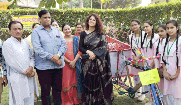 पुराने टायर, ड्रम, रिम और बोतल से बनाये आकर्षक मॉडल