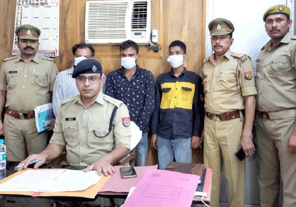 पुलिस ने दबोचे तीन शातिर लुटेरे, किया चोरी की घटना का खुलासा
