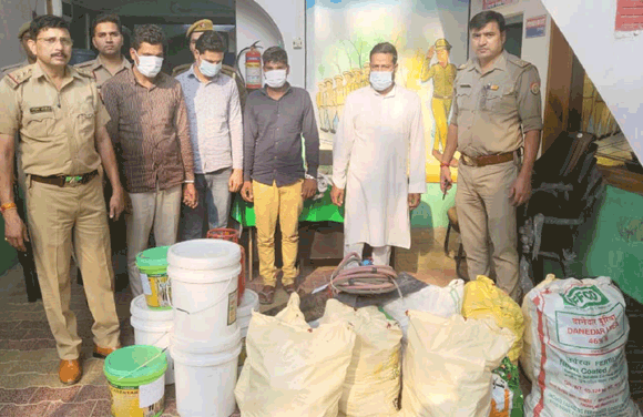 पुलिस ने दबोचे चार शातिर चोर, कार, बाइक व सामान बरामद