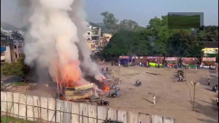 आंध्र प्रदेश: जिमखाना ग्राउंड में पटाखे की दुकान में लगी आग, हादसे में दो की मौत