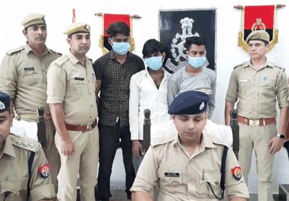 पुलिस ने किया बंधन बैंक के कर्मचारियों से लूट की घटनाओं का खुलासा, तीन लुटेरे गिरफ्तार