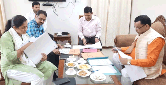 दिव्यांगजनों व पिछड़ों को प्राथमिकता के आधार पर दिलाएं योजनाओं का लाभ: कश्यप