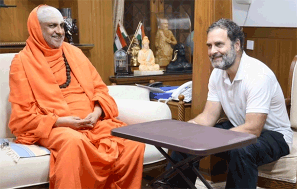 राहुल गांधी ने मैसूर के सुत्तूर मठ का दौरा किया, द्रष्टा का आशीर्वाद लिया