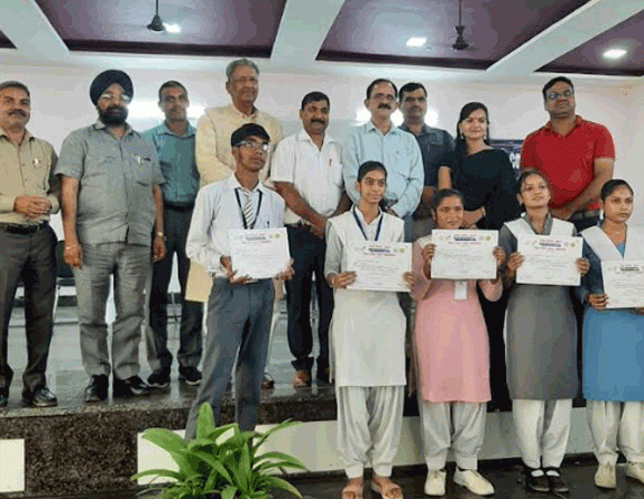 23 अक्टूबर को आयुर्वेद दिवस मनाए जाने के क्रम में गुरू नानक इंटर कॉलेज में हुआ भाषण प्रतियोगिता का आयोजन