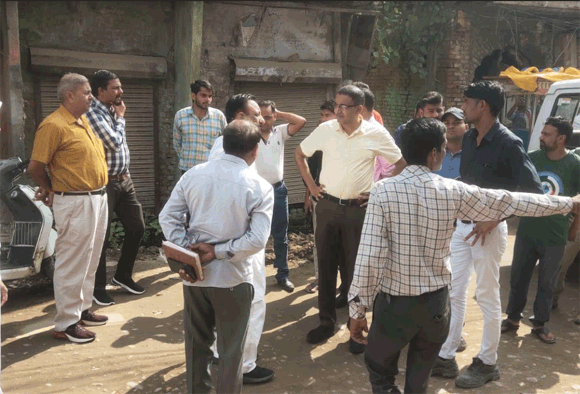 मण्डलायुक्त व नगर विधायक स्मार्ट सिटी के अन्तर्गत स्मार्ट रोड परियोजना के कार्यों का किया औचक निरीक्षण