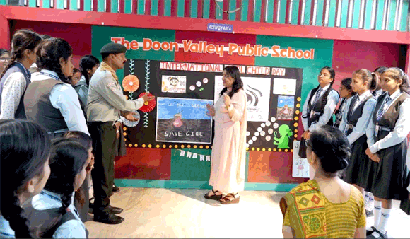 द दून वैली पब्लिक स्कूल में अंर्तराष्ट्रीय बालिका दिवस का आयोजन