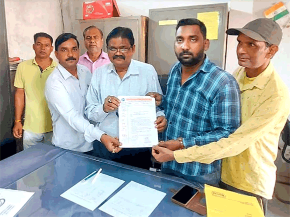 उत्तर प्रदेश स्थानीय निकाय एवं राज्य कर्मचारी सफाई संघ ने 5 सूत्रीय मांगों का ज्ञापन पालिका अधिशासी अधिकारी को सौंपा