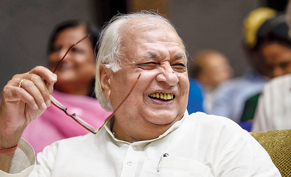 यूपी के लोगों पर बयान देकर फंसे केरल के वित्त मंत्री, राज्यपाल से हुई इस्तीफे की मांग