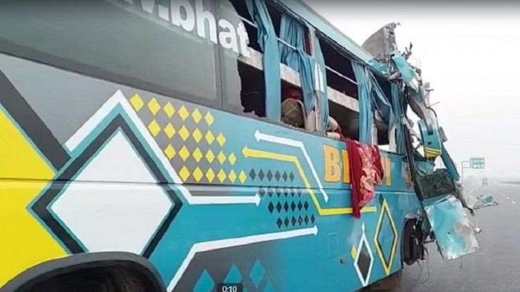 यूपीः इटावा के पास बड़ा हादसा, बस में सवार 4 यात्रियों की मौत और 42 घायल