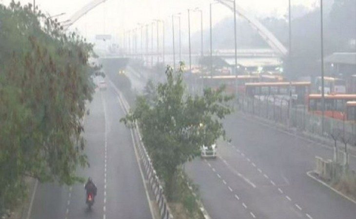 दिल्ली-NCR की आबोहवा में छाई धुंध, अगले तीन दिनों तक ऐसे ही रहेंगे हालात