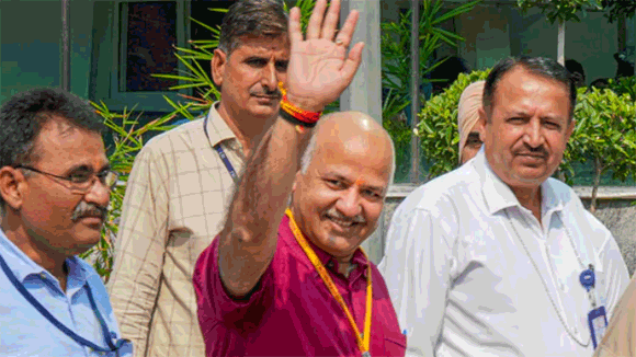 सीबीआई के सम्मन से पहले सिसोदिया की ताकत दिखाने पर बीजेपी के अमित मालवीय