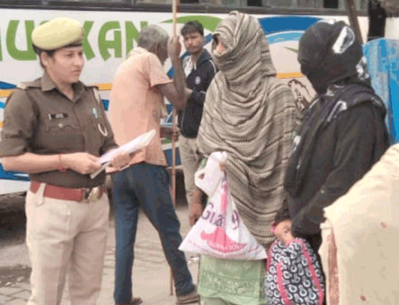 यातायात के नियमों के प्रति किया जागरूक