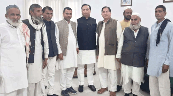 जमील फोरमैन के समर्थकों ने की सपा विधायक से मुलाकात