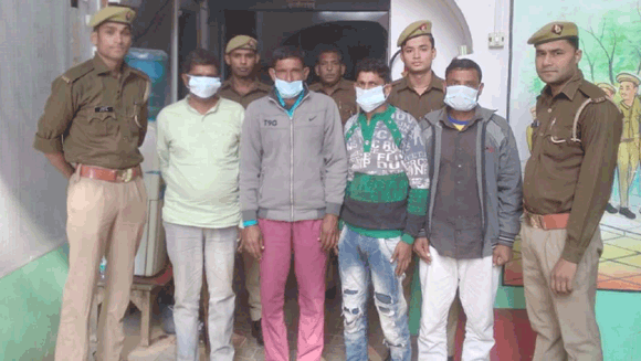 पुलिस ने पांच वारंटी आरोपियों को किया गिरफ्तार