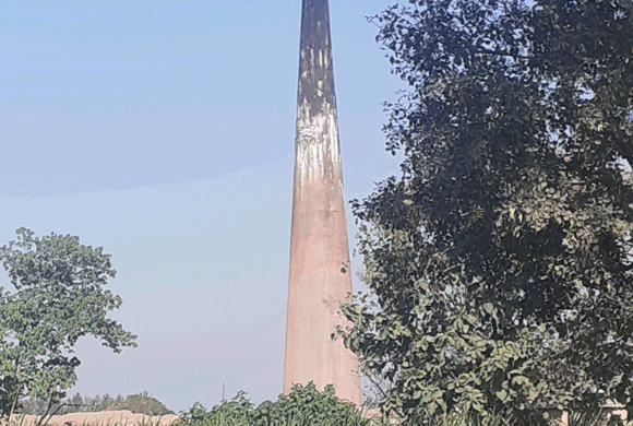 प्रदुषण विभाग के अधिकारियो की नाक के नीचे ईंट भटटो पर जलायी जाती है रबर