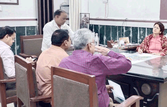 जनसुनवाई में सीवर सफाई व पार्क सौंदर्यीकरण की भी की गयी मांग