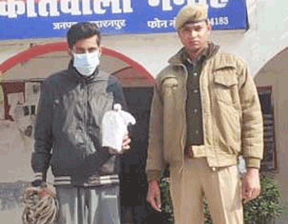 पुलिस के हत्थे चढ़ा शराब तस्कर