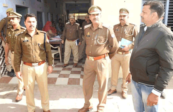 थाना दिवस में एसएसपी ने सुनी समस्याएं, बूथों का किया निरीक्षण