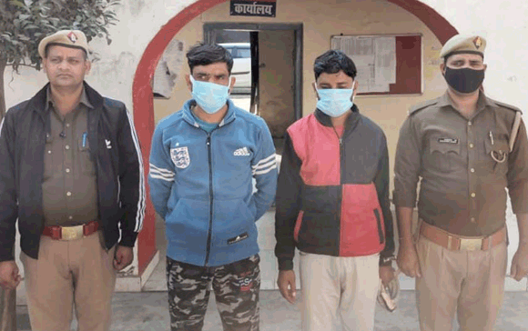 पुलिस के हत्थे चढ़े जिलाबदर व हिस्ट्रीशीटर बदमाश