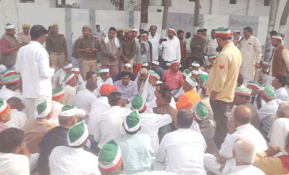 मंडलायुक्त कार्यालय पर आहूत महापंचायत में गरजे किसान