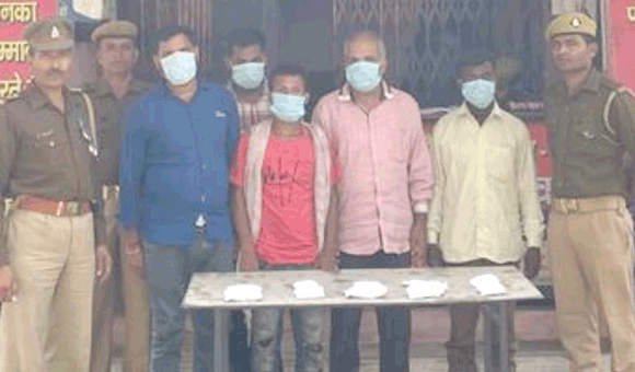 पुलिस के हत्थे चढ़े पांच शातिर तस्कर, अफीम बरामद