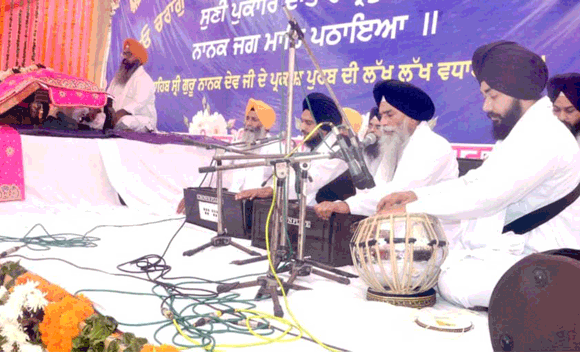 रागी जत्थों ने संगत को किया शबद कीरतन से निहाल