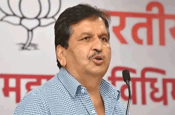महाराष्ट्र में छिड़ा नया विवाद, मंत्री ने शिवाजी महाराज की तुलना शिंदे की बगावत से की