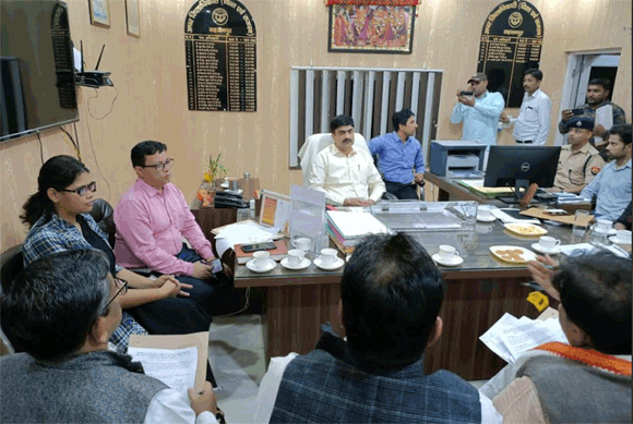मतदान केन्द्रों एवं स्थलों के रेशनलाईजेशन के संबंध में जिलाधिकारी ने की राजनैतिक दलों के साथ बैठक