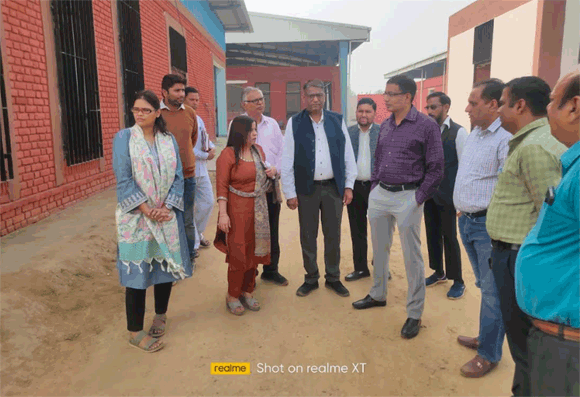 मण्डलायुक्त ने किया औद्योगिक क्षेत्र का निरीक्षण एवं उद्यमियांे के साथ की बैठक