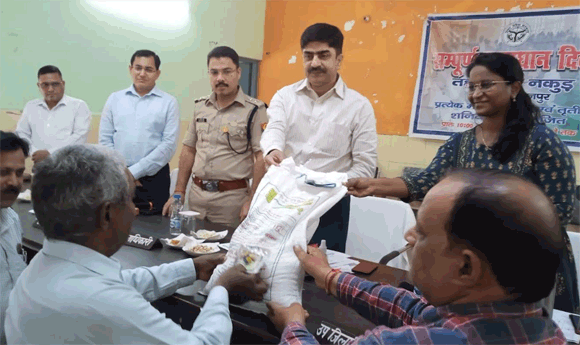 सम्पूर्ण समाधान दिवस में प्राप्त 52 शिकायतों में से 05 मौके पर ही निस्तारित