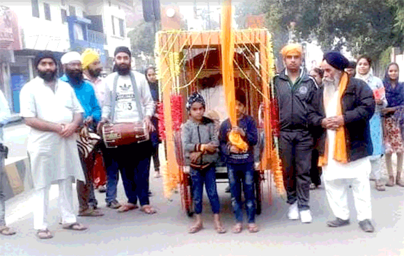 जो बोले सो निहाल के जयकारों के बीच निकाली प्रभातफेरी